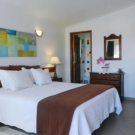 Residencia Julio בית הארחה סאגרש